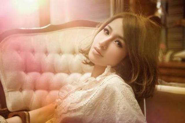 女星下半身惨不忍睹：郑爽牙签腿 范冰冰腿粗屁股大