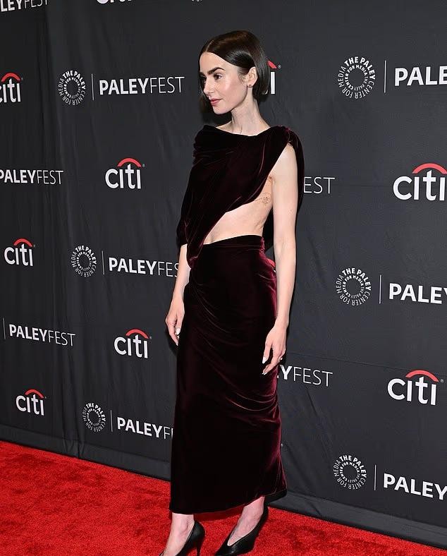 莉莉柯林斯纹身故事_肋骨纹身_网红八卦纹身-