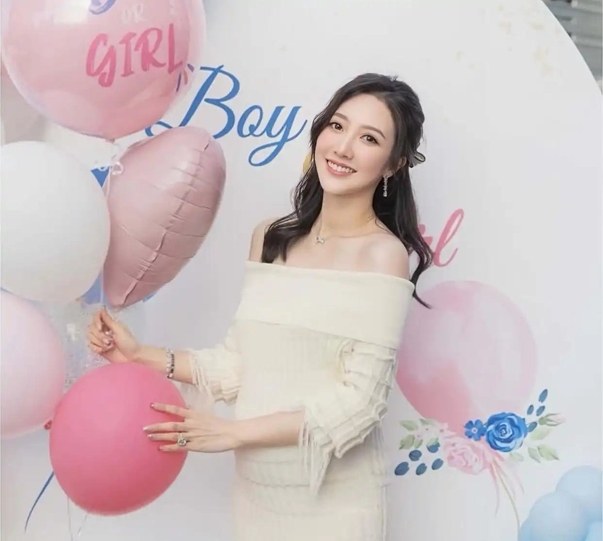 怀孕女明星大肚照_何依婷最新孕肚照片分享_何依婷怀孕临盆消息