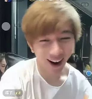 李明霖和网红撕逼3个月，想过娱乐圈会怎么看他弟弟李宏毅吗？