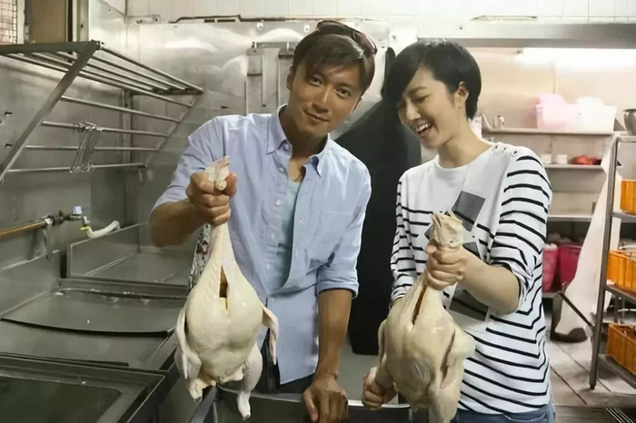 李明霖和网红撕逼3个月，想过娱乐圈会怎么看他弟弟李宏毅吗？